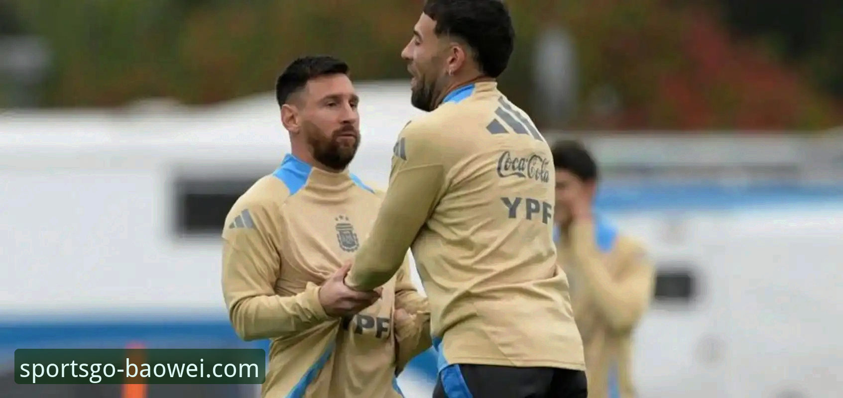 揭秘梅西让点球背后的温情真相：奥塔门迪主场告别战泪洒糖果盒